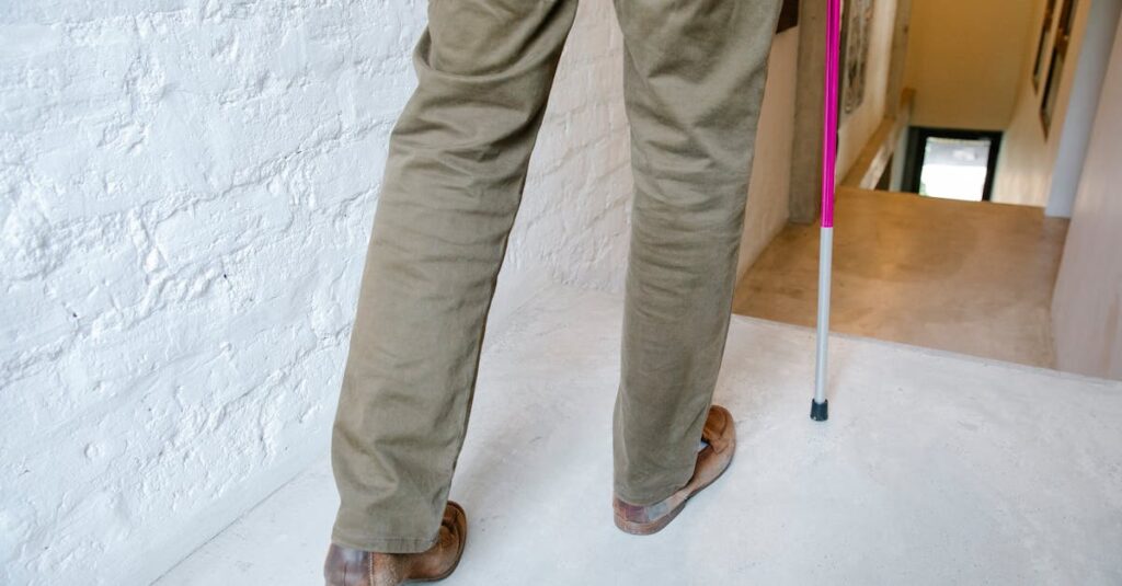 初心者がAIアフィリエイトを始めるための5ステップを視覚的に示す図。テーマ選定から収益化までの流れを整理したイメージ。