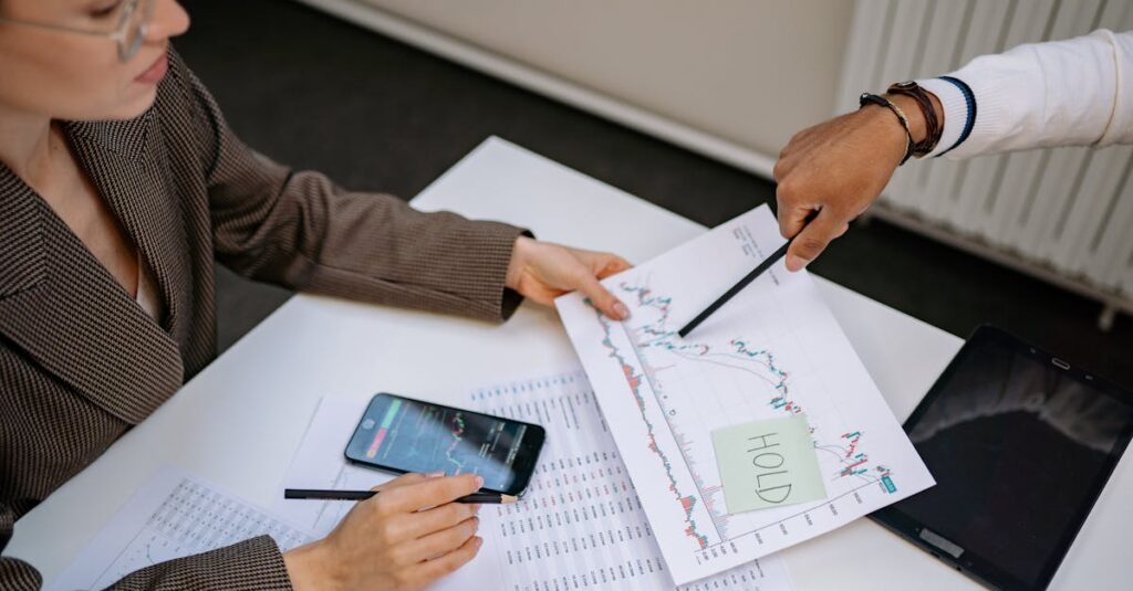 AIツールを使ってアフィリエイトを効率化する様子を描いた図。ライティング、画像生成、分析をAIが支援しているイメージ。